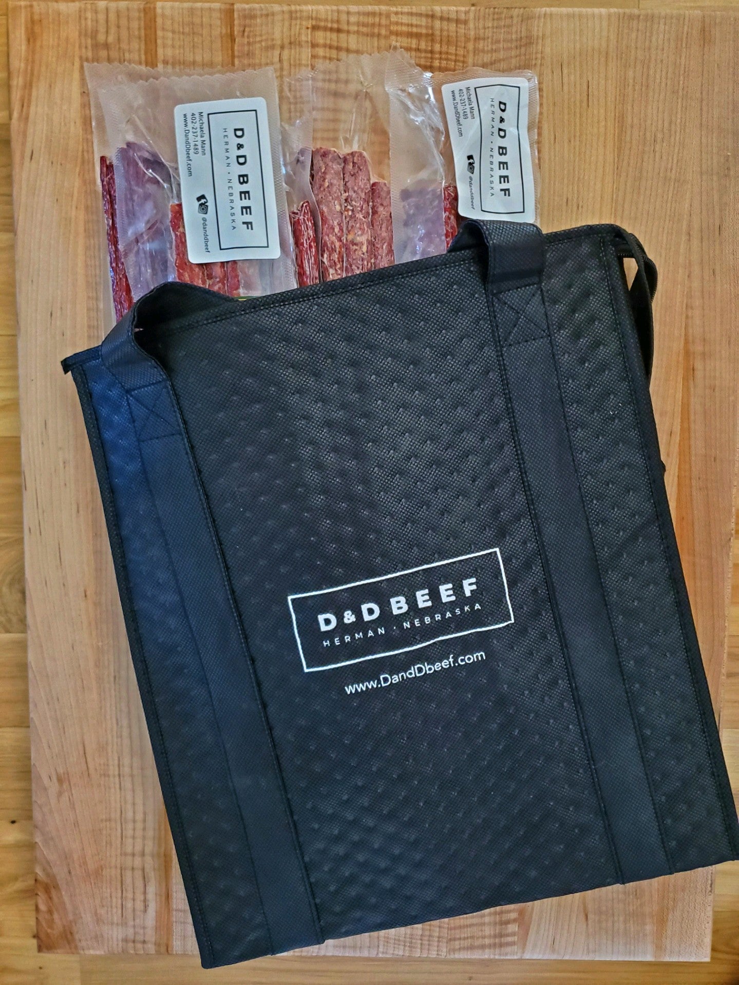 Black insulated tote from D&D Beef in Nebraska